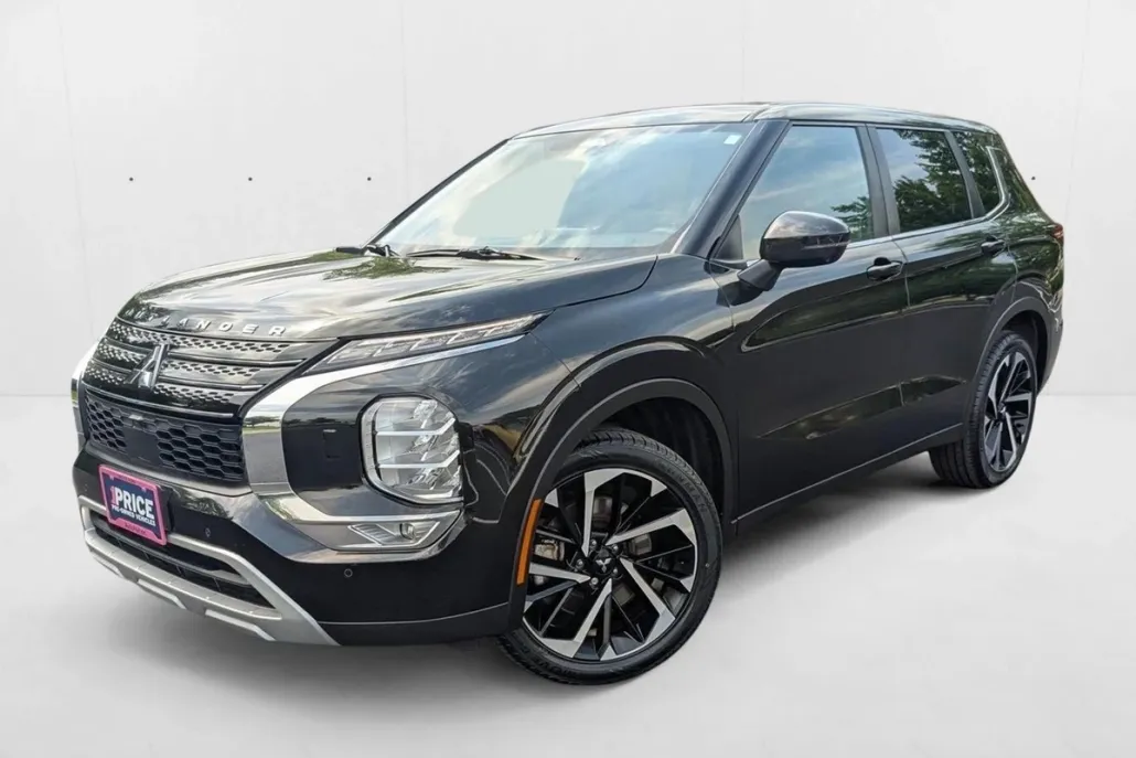 2023 Mitsubishi Outlander SE photo 1