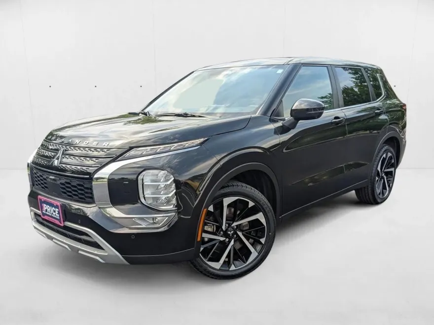 2023 Mitsubishi Outlander SE photo 1