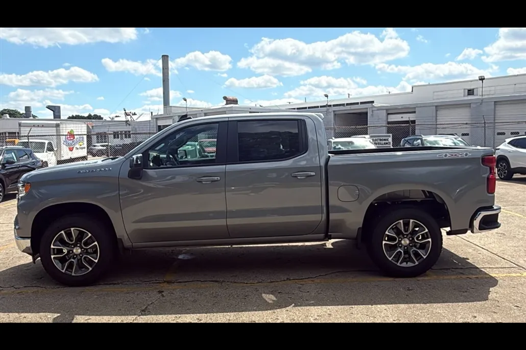 2026 Chevrolet Silverado 1500 LT photo 1