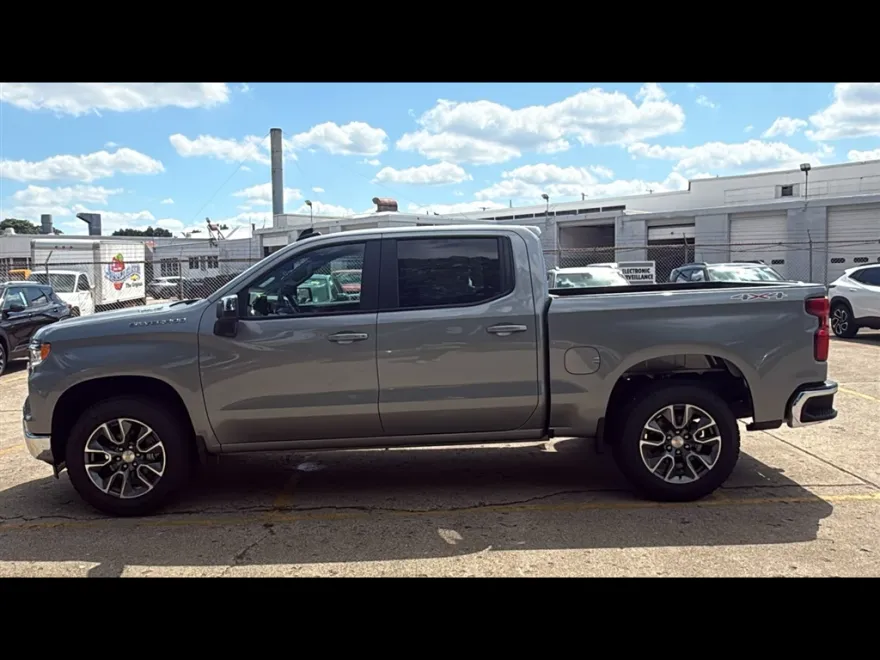 2026 Chevrolet Silverado 1500 LT photo 1