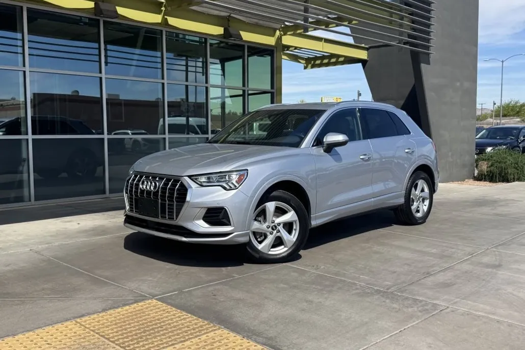 2022 Audi Q3 Premium Plus photo 1