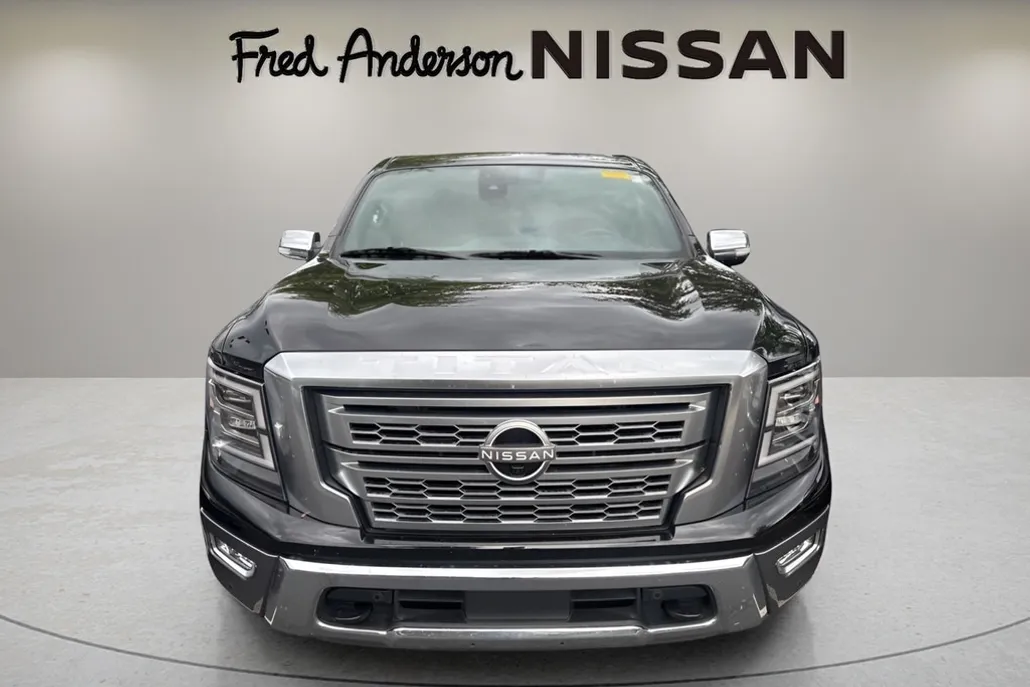 2023 Nissan Titan Platinum Reserve photo 1