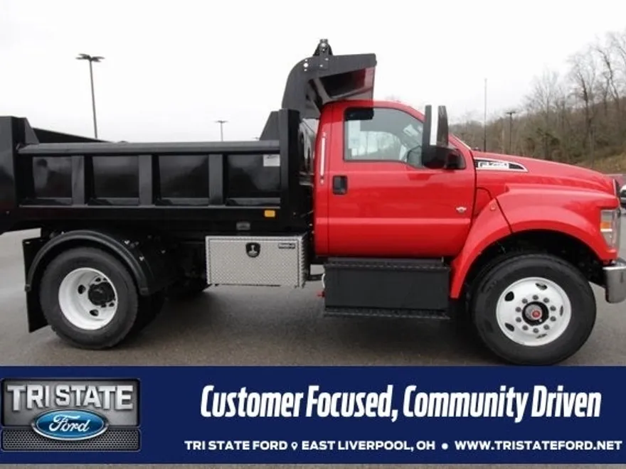 2024 Ford F-750 photo 1