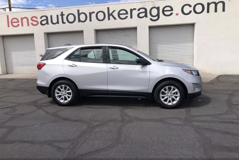 2018 Chevrolet Equinox LS photo 1