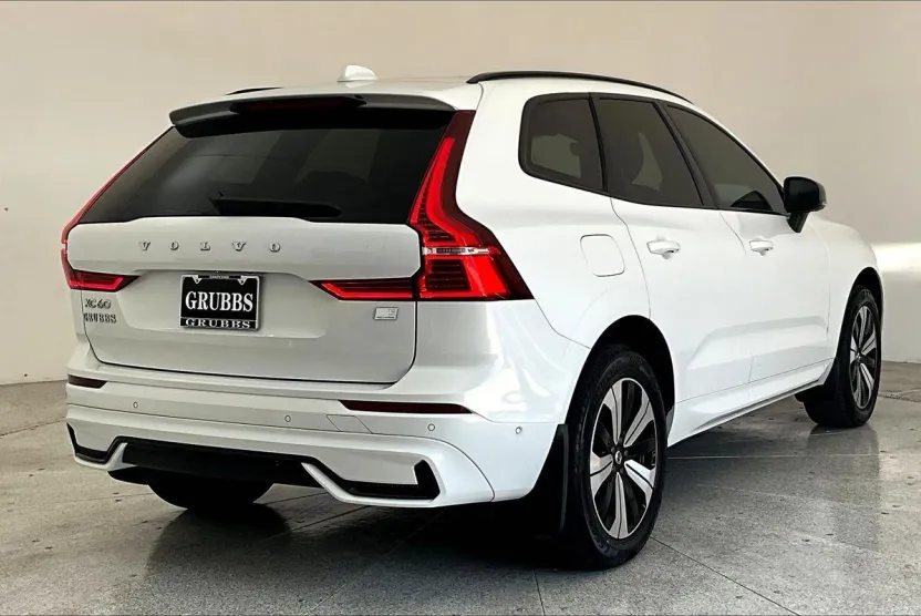 2024 Volvo XC60 Recharge Hybrid Plus photo 1