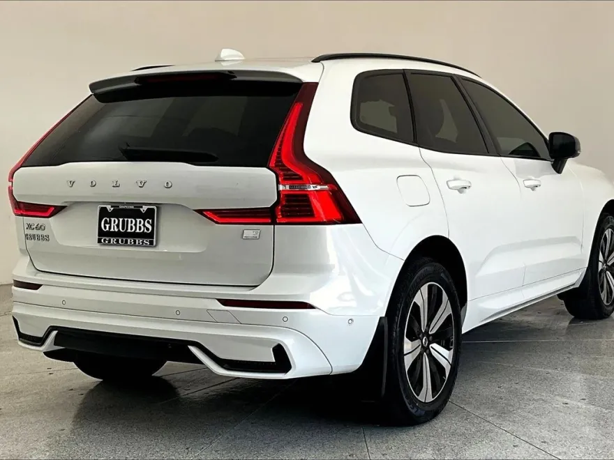 2024 Volvo XC60 Recharge Hybrid Plus photo 1