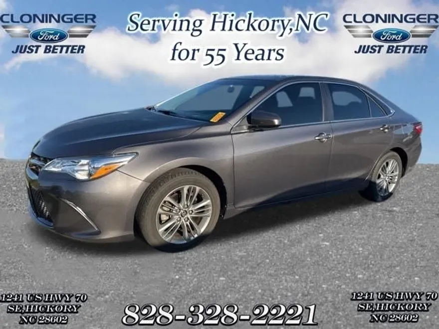 2015 Toyota Camry SE photo 1