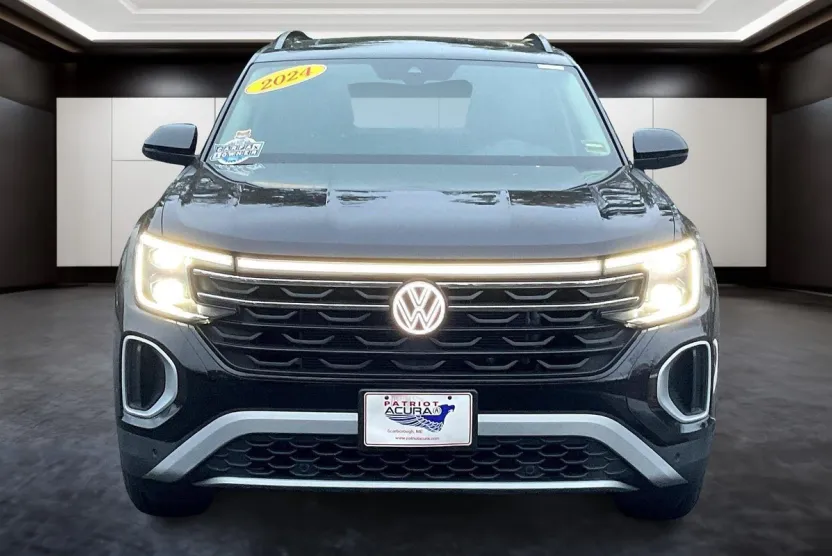 2024 Volkswagen Atlas Peak Edition SE Technology photo 1