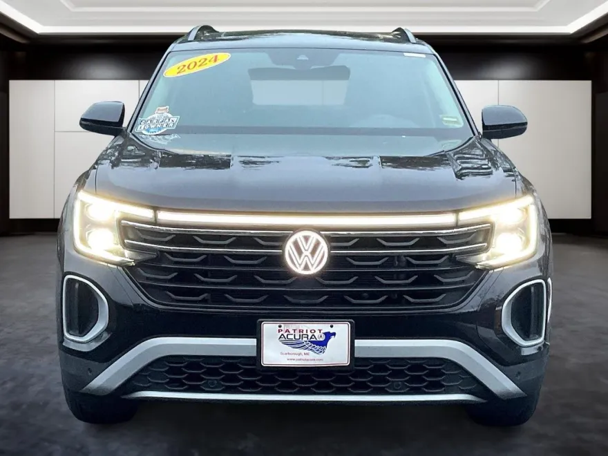 2024 Volkswagen Atlas Peak Edition SE Technology photo 1