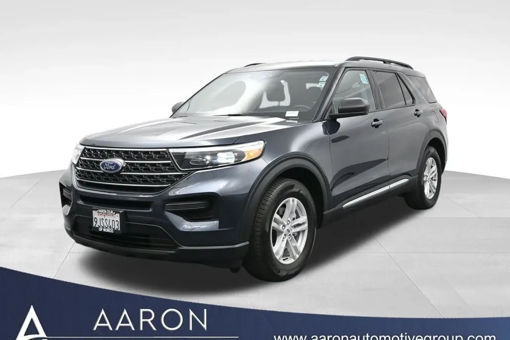 2023 Ford Explorer XLT photo 1
