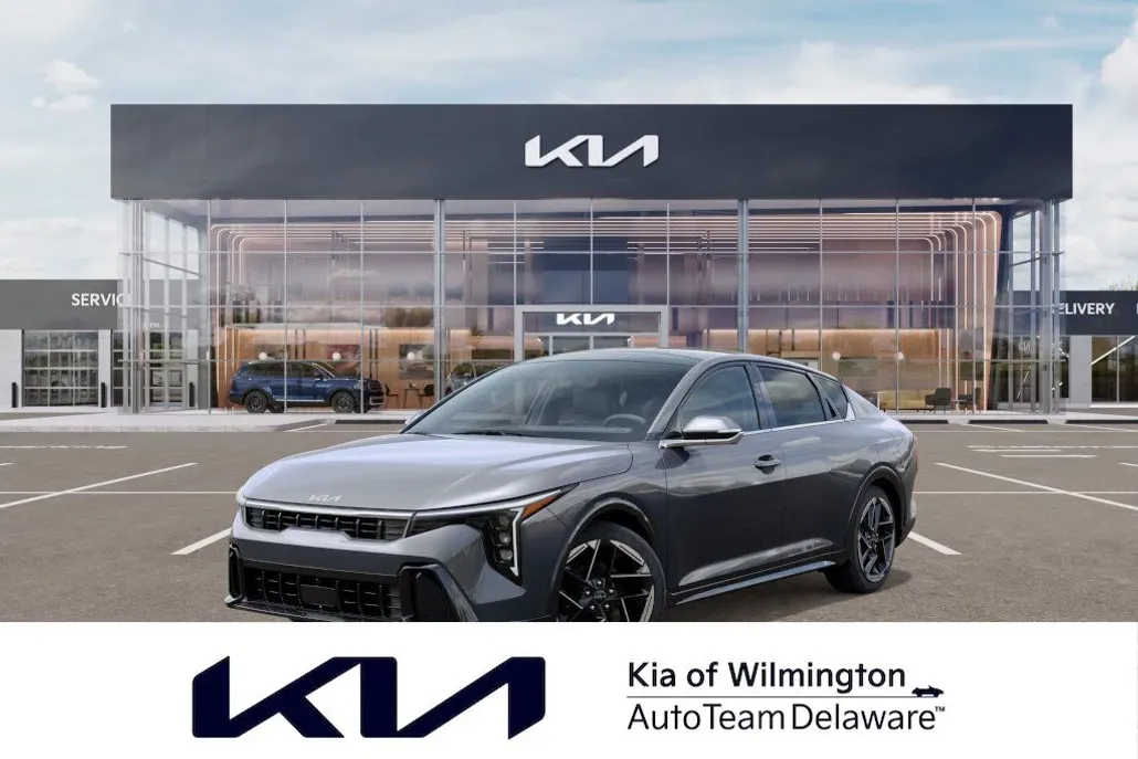 2025 Kia K4 GT-Line photo 1