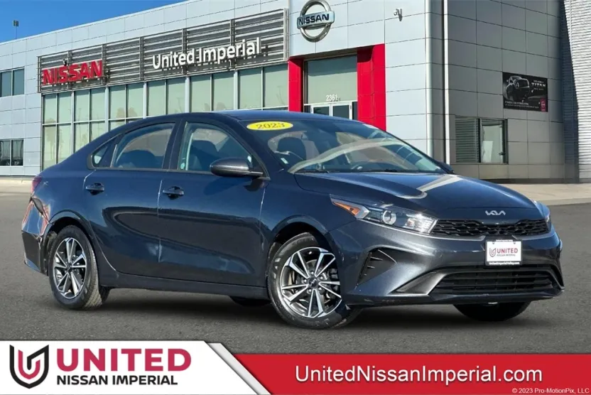 2023 Kia Forte LXS photo 1