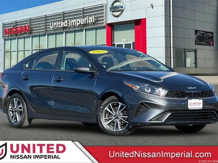 2023 Kia Forte LXS photo 1