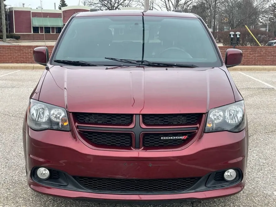 2017 Dodge Grand Caravan GT photo 1