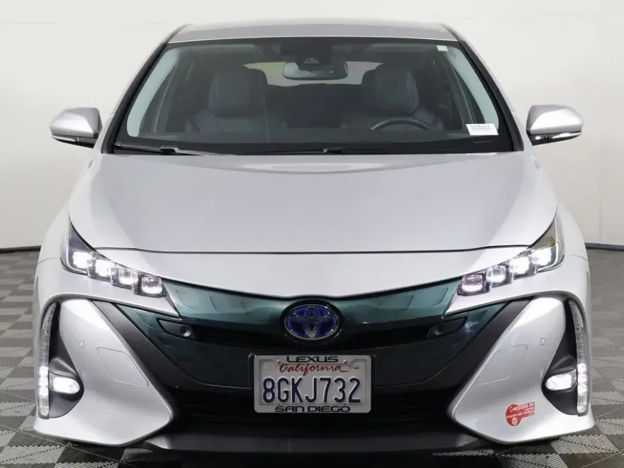 2018 Toyota Prius Prime Advanced photo 1