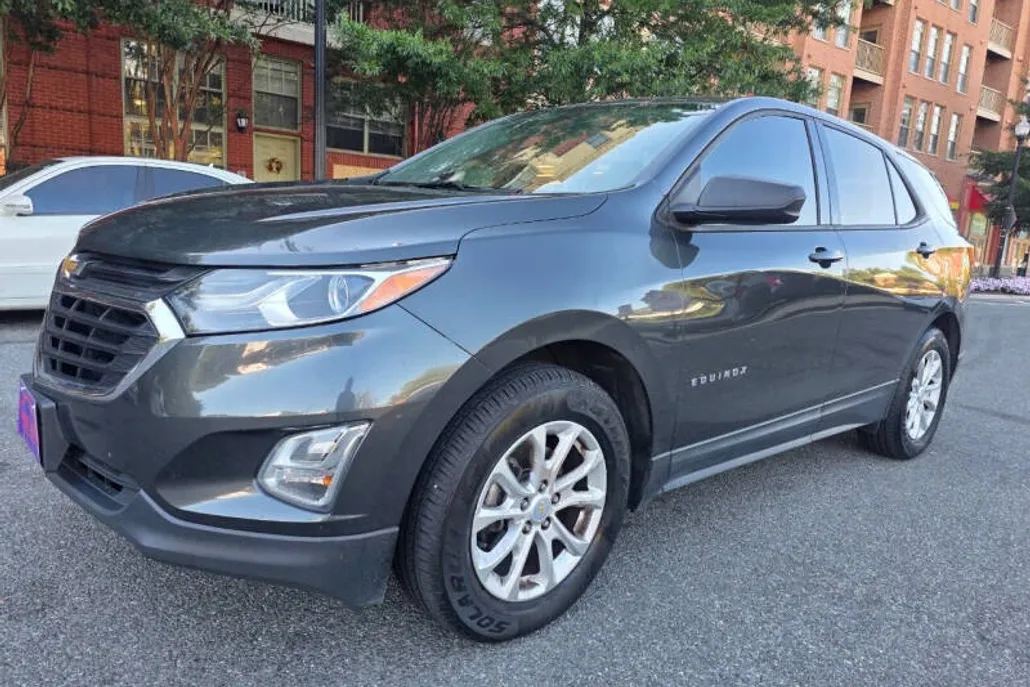 2018 Chevrolet Equinox LS photo 1