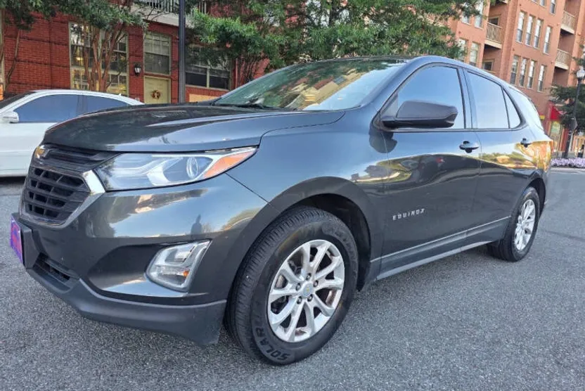 2018 Chevrolet Equinox LS photo 1