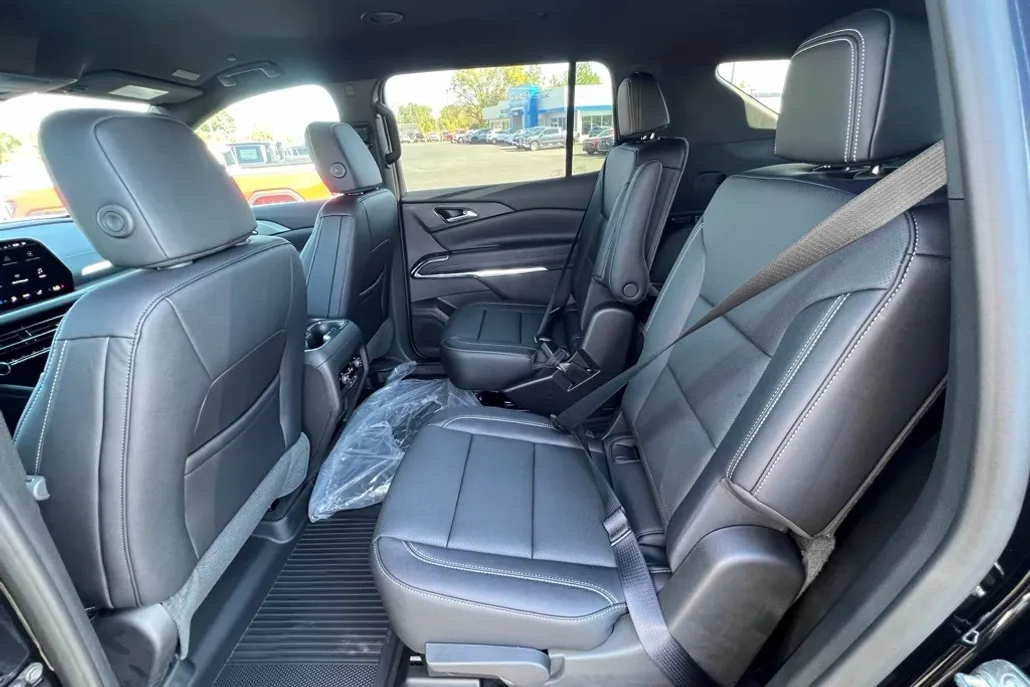 2026 Chevrolet Traverse 2LT photo 1