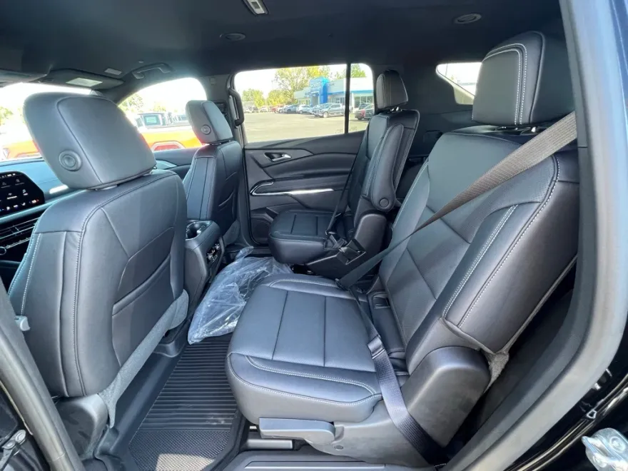 2026 Chevrolet Traverse 2LT photo 1