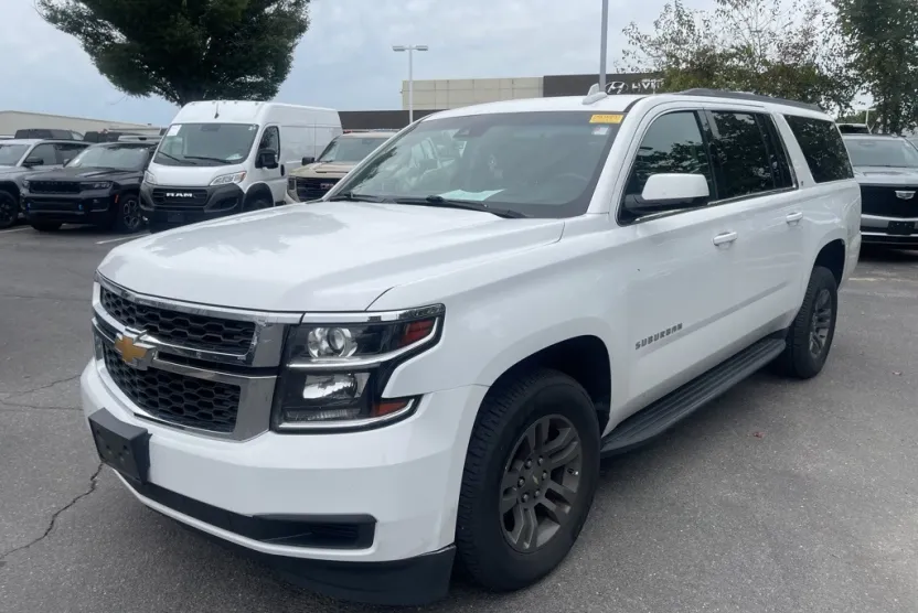 2018 Chevrolet Suburban LT photo 1