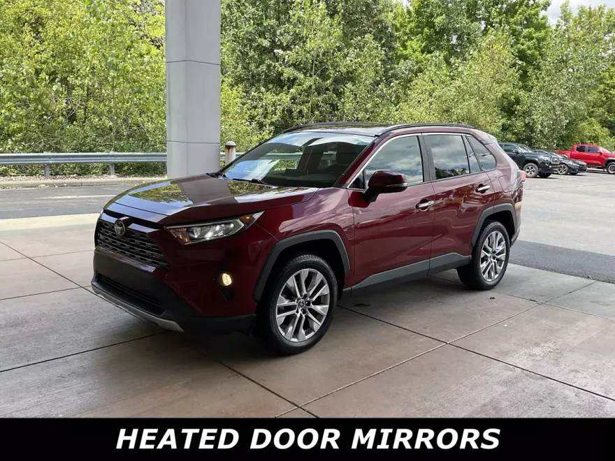 2019 Toyota RAV4 Limited photo 1