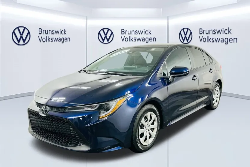 2021 Toyota Corolla LE photo 1