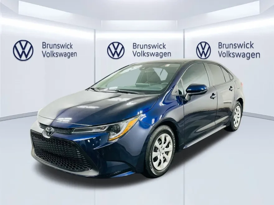 2021 Toyota Corolla LE photo 1