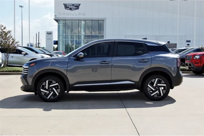 2025 Nissan Kicks SV photo 1
