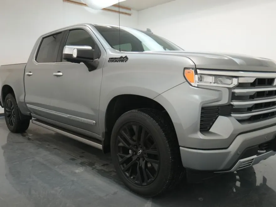 2024 Chevrolet Silverado 1500 High Country photo 1