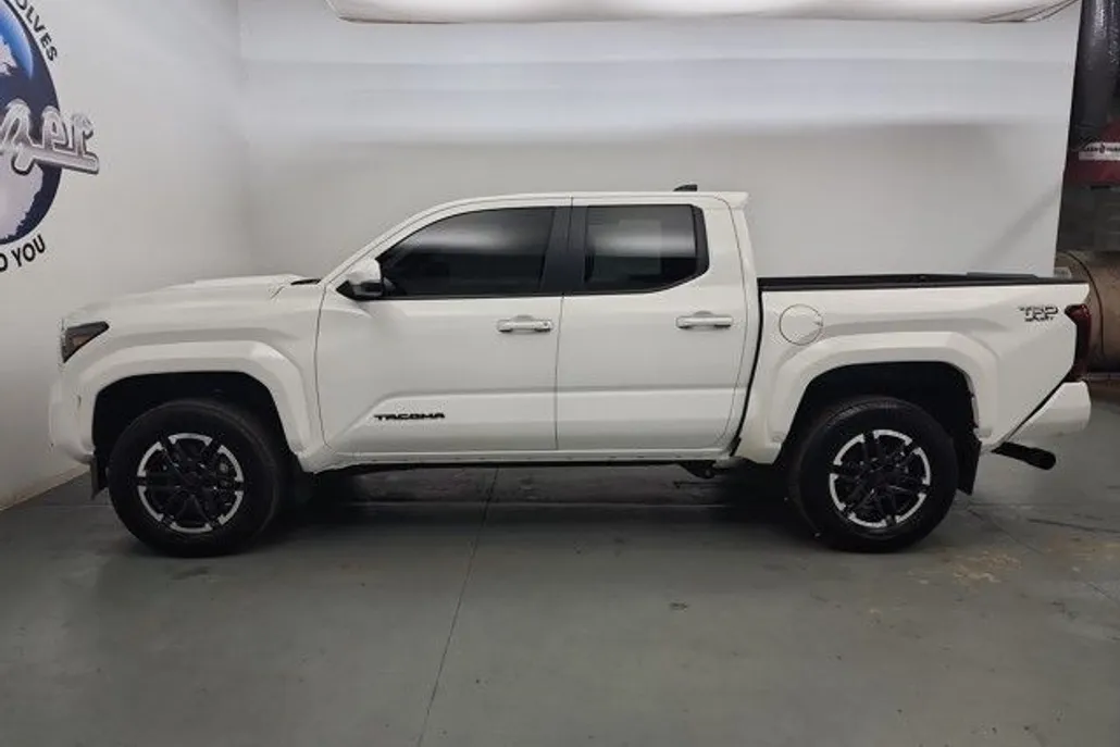 2024 Toyota Tacoma 4x4 Double Cab photo 1