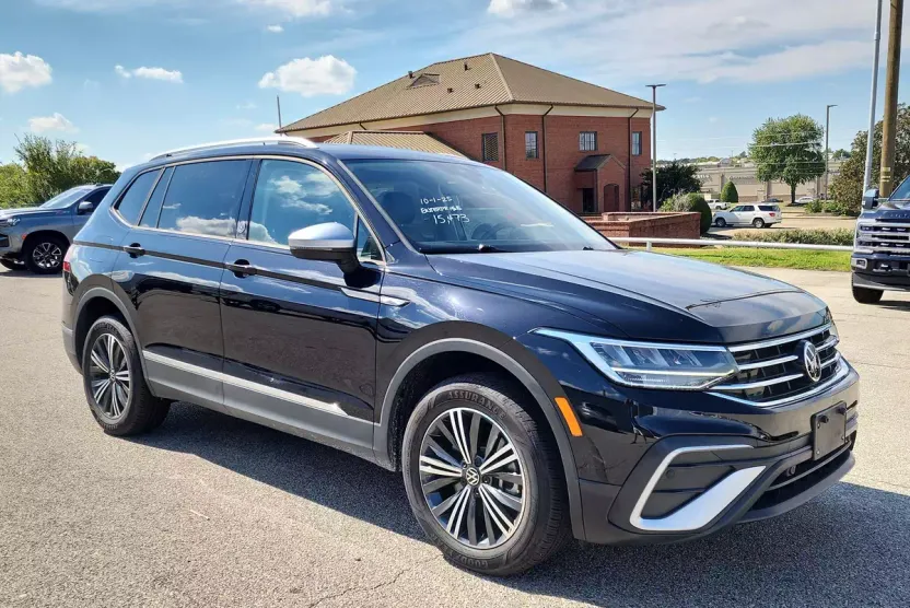 2024 Volkswagen Tiguan Wolfsburg Edition photo 1