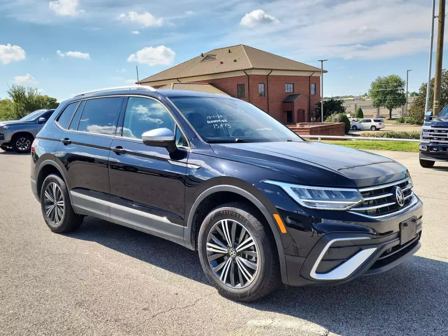 2024 Volkswagen Tiguan Wolfsburg Edition photo 1