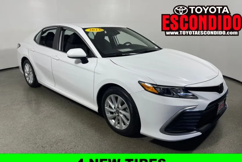2023 Toyota Camry LE photo 1