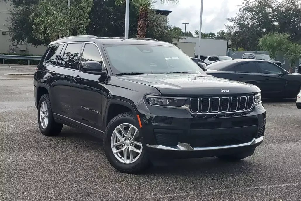 2021 Jeep Grand Cherokee Laredo photo 1
