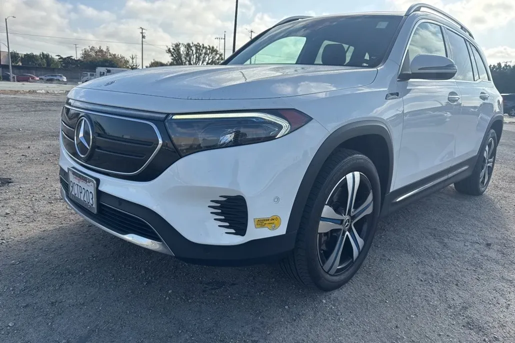 2022 Mercedes Benz EQB 300 4MATIC photo 1