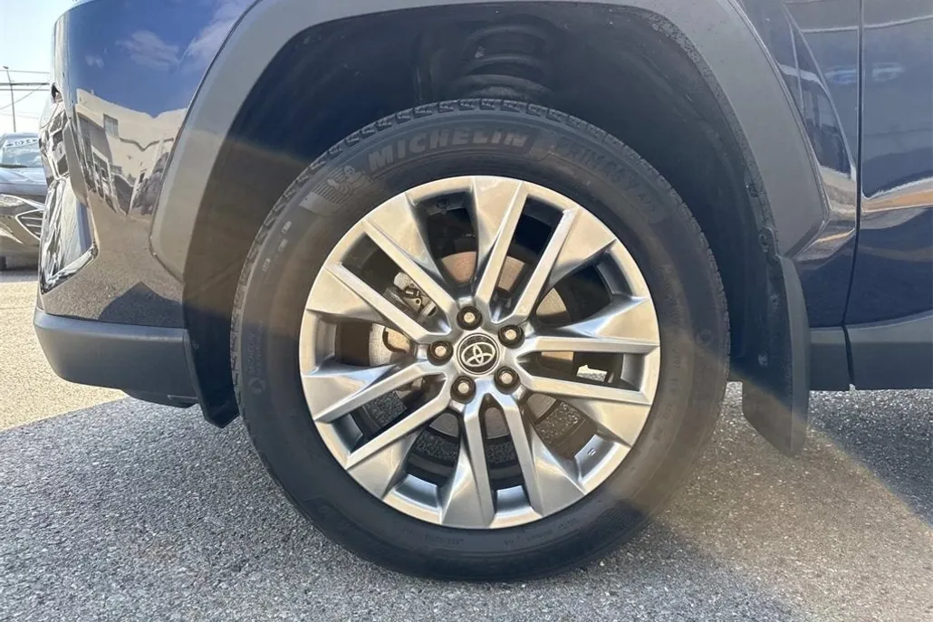 2024 Toyota RAV4 XLE Premium photo 1