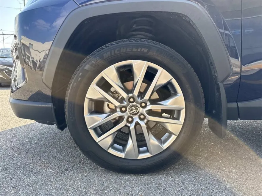 2024 Toyota RAV4 XLE Premium photo 1