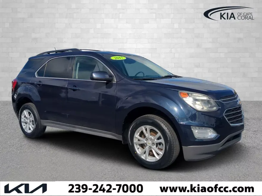 2017 Chevrolet Equinox LT photo 1