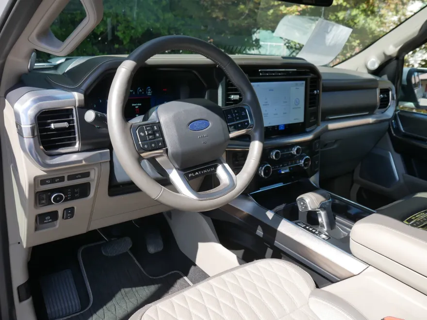 2024 Ford F-150 Platinum photo 1