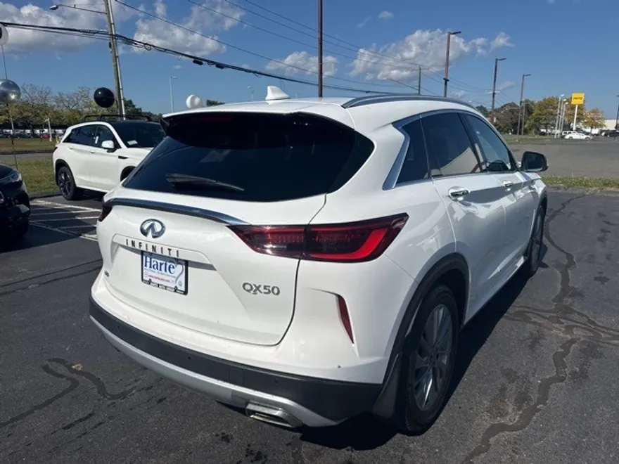 2023 Infiniti QX50 Luxe photo 1
