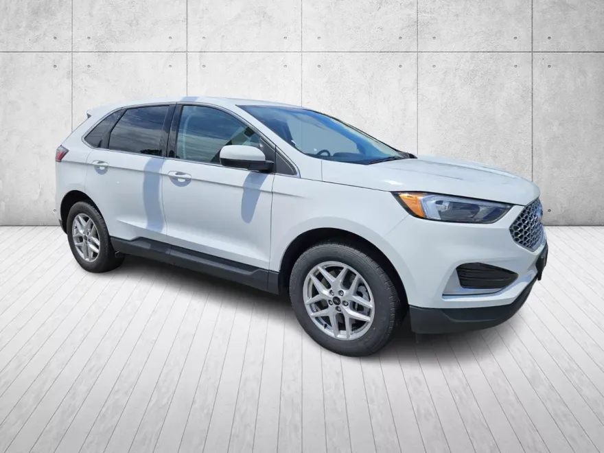 2024 Ford Edge SEL photo 1