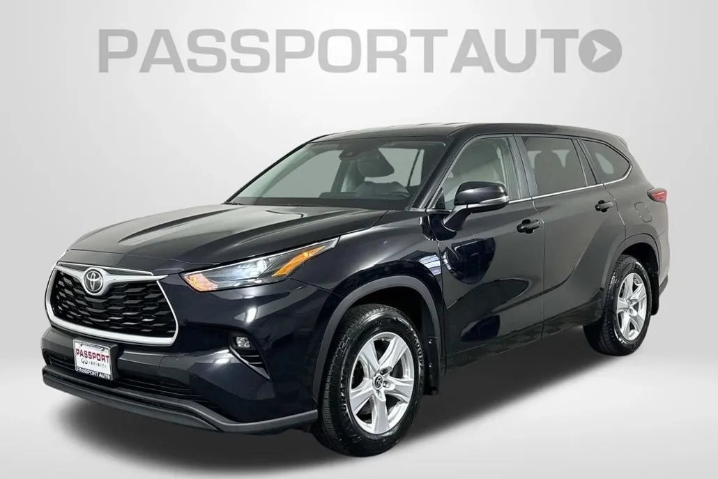 2023 Toyota Highlander L photo 1