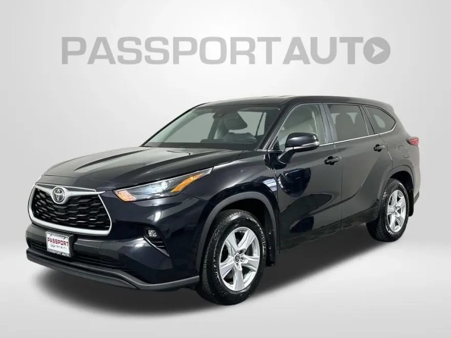 2023 Toyota Highlander L photo 1