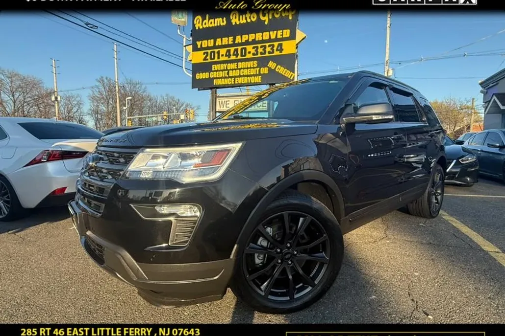 2019 Ford Explorer XLT photo 1