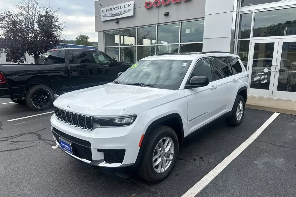 2025 Jeep Grand Cherokee Laredo X photo 1