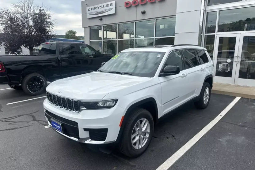 2025 Jeep Grand Cherokee Laredo X photo 1