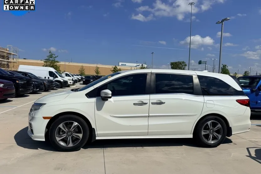 2019 Honda Odyssey Touring photo 1