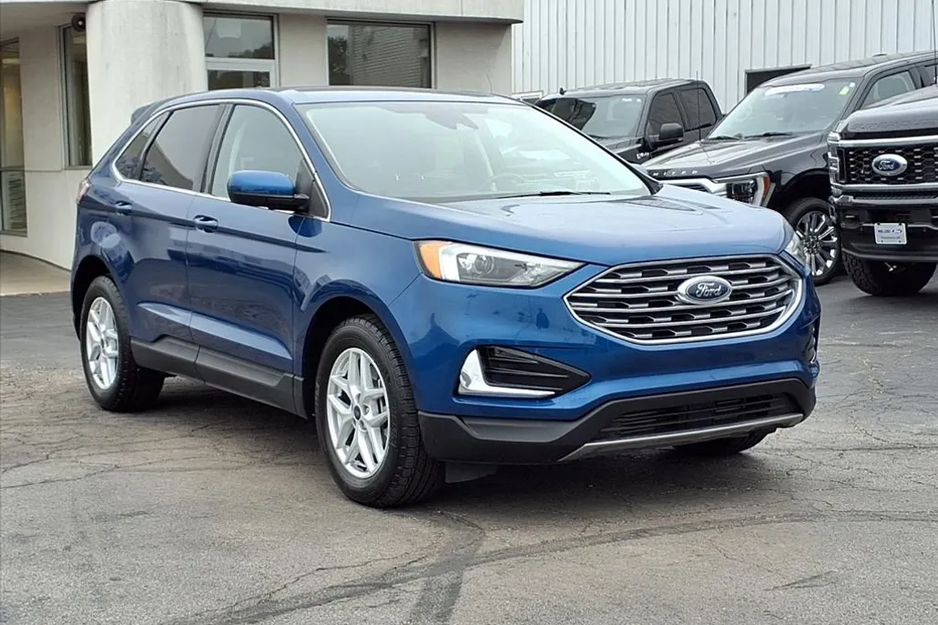 2022 Ford Edge SEL photo 1