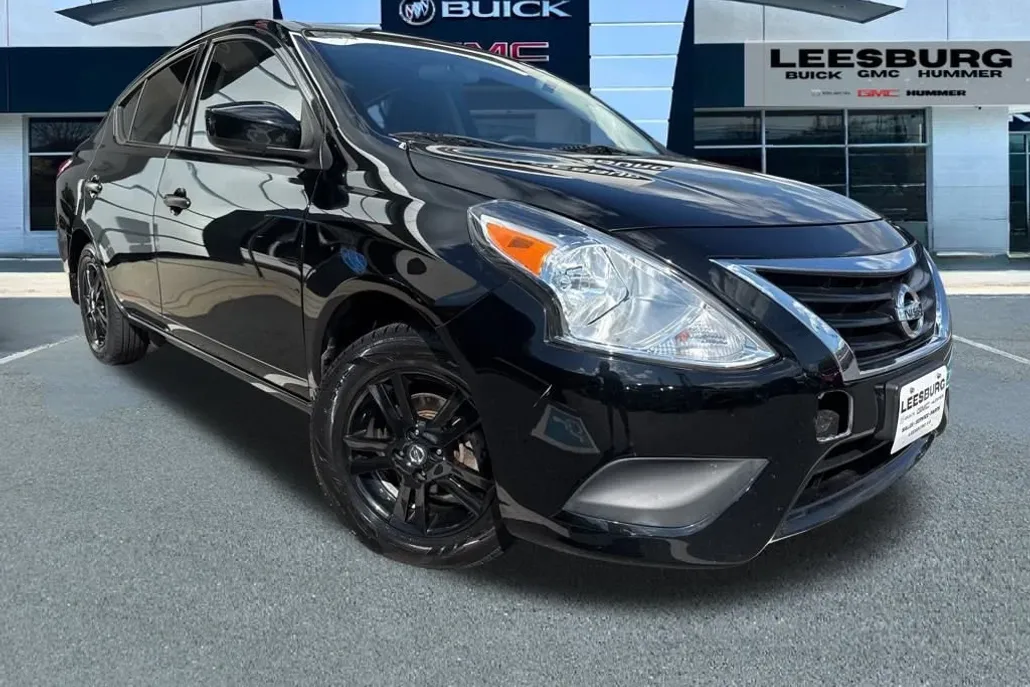 2018 Nissan Versa Sedan Plus photo 1