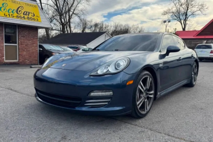 2011 Porsche Panamera 4 photo 1